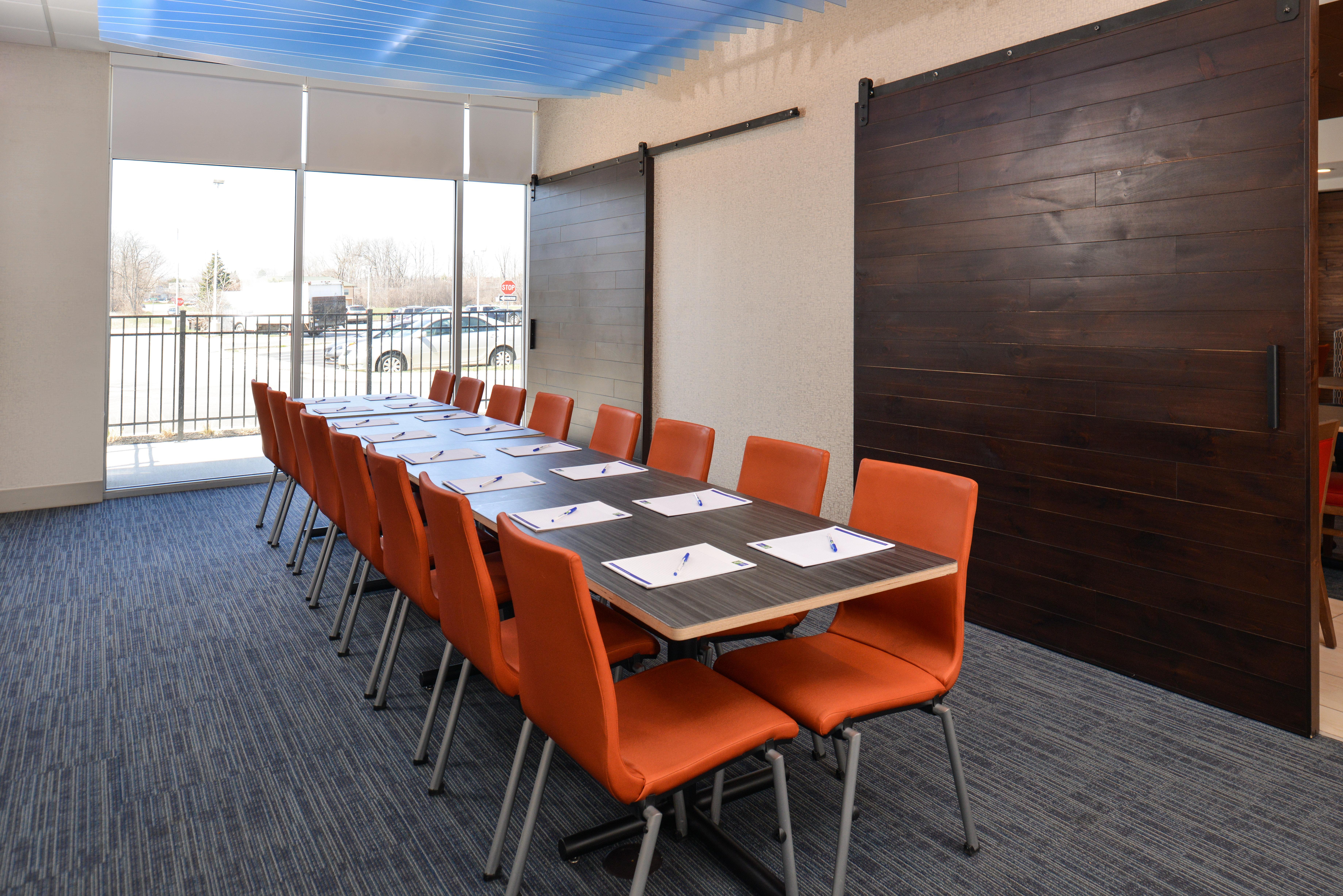 Holiday Inn Express & Suites Farmington Hills - Detroit By Ihg Exterior foto